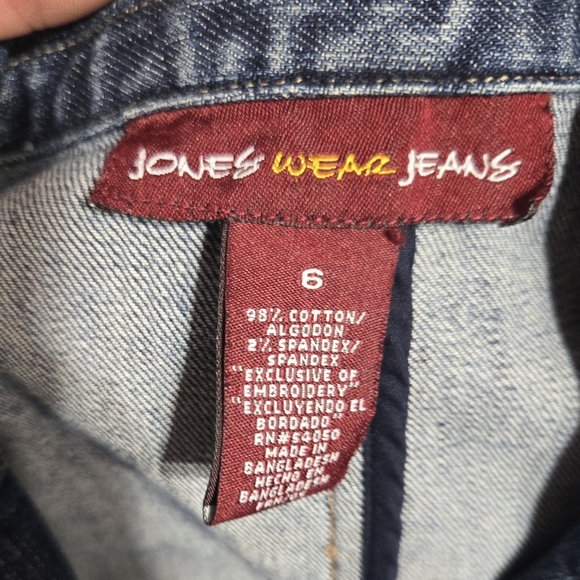 Jones Wear Jean Jacket Embroidered Floral Details Sz 6 - Picture 2 of 8